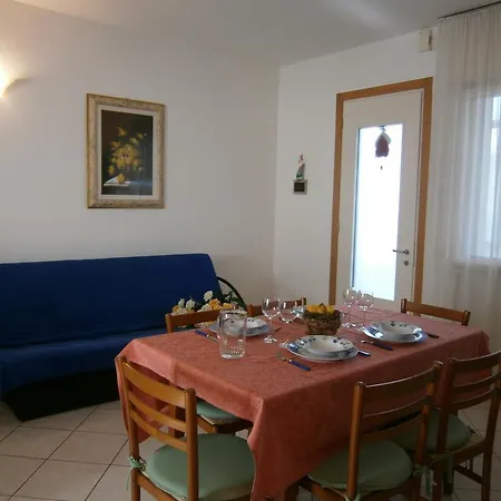 Giorgia Вилла *